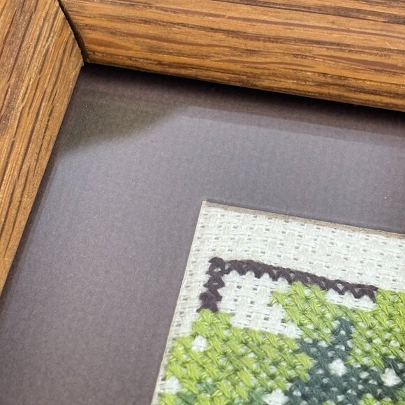 Vintage Framed Cross Stitch Country House or Red Barn in Solid Oak Wood Frame - Picture 9 of 12